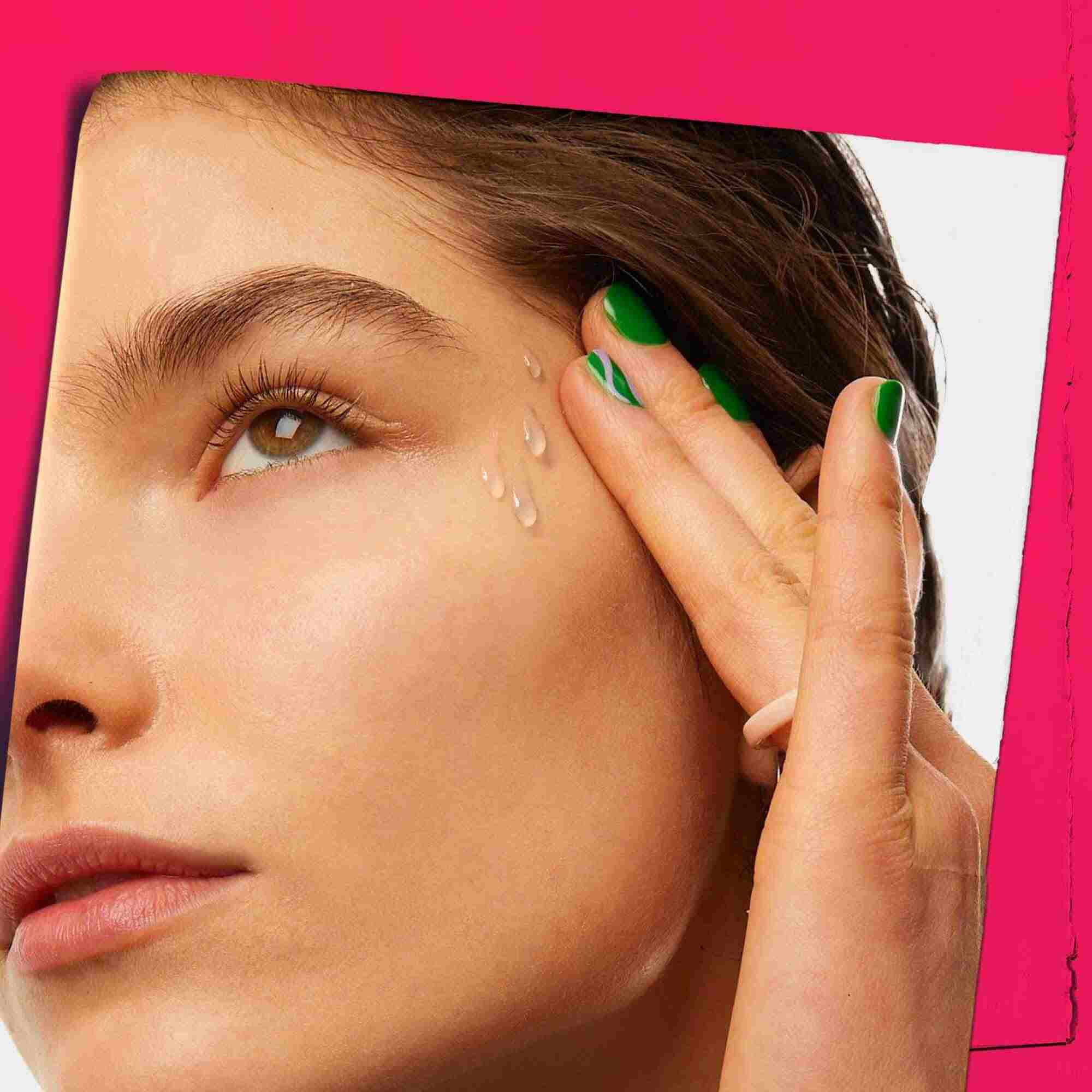 Serum Ultra Pure 9.8% Glycolic Acid applique sur la peau.