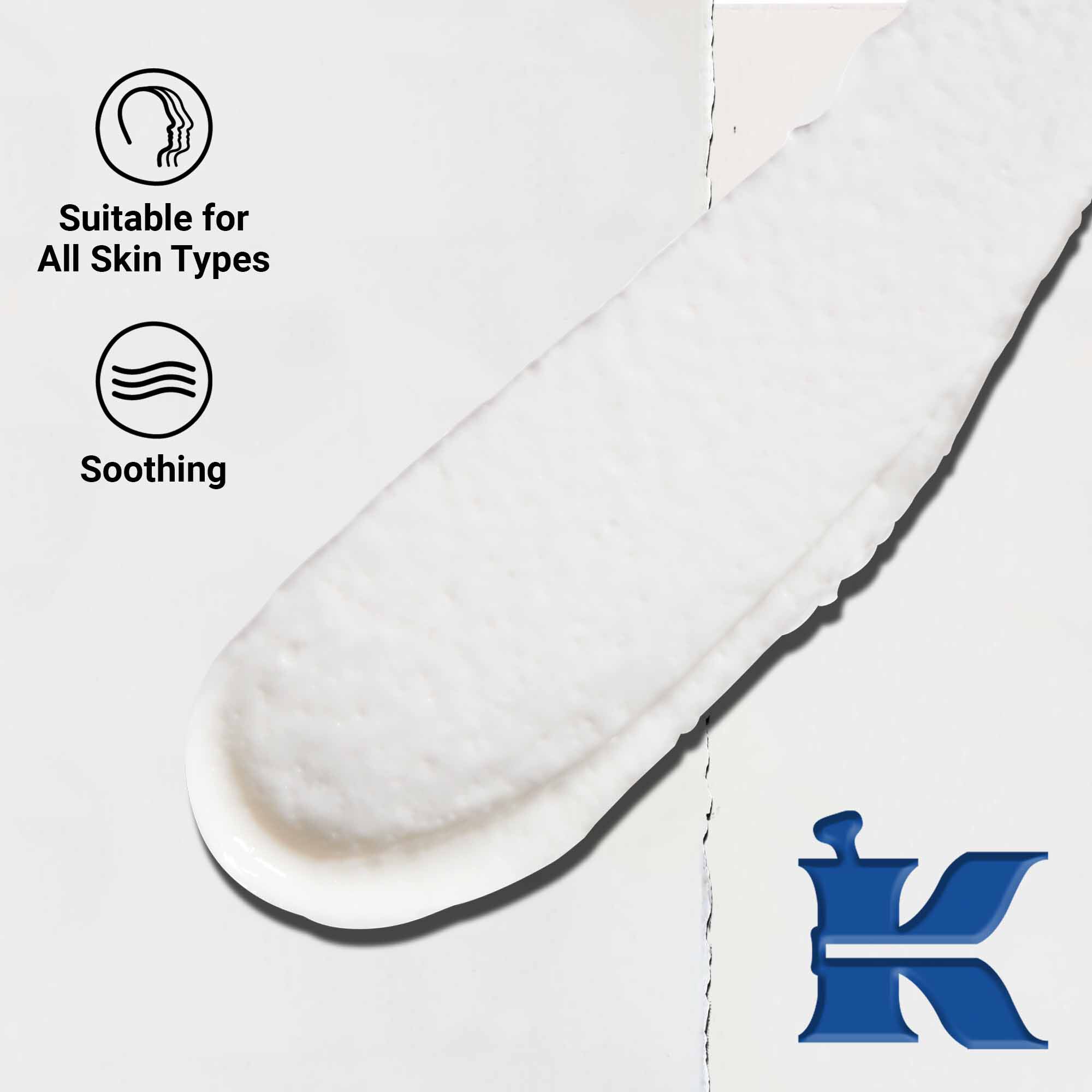 Close-up van de Ultimate Brushless Shave Cream White Eagle textuur. Tekst benadrukt dat het geschikt is voor alle huidtypes, evenals de kalmerende en niet-irriterende formule.