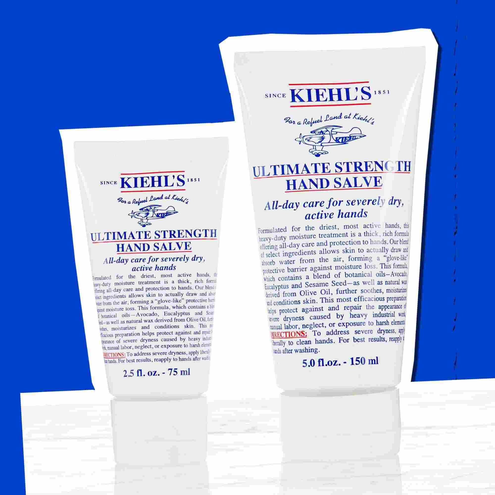 Twee tubes Kiehl's Ultimate Strength Hand Salve ter illustratie van de beschikbare formaten
