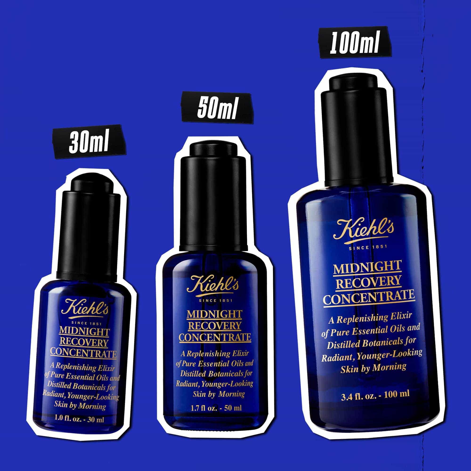 Trois flacons d'huile pour le visage Midnight Recovery Concentrate de differentes tailles (30 ml, 50 ml, 100 ml) sur fond bleu.