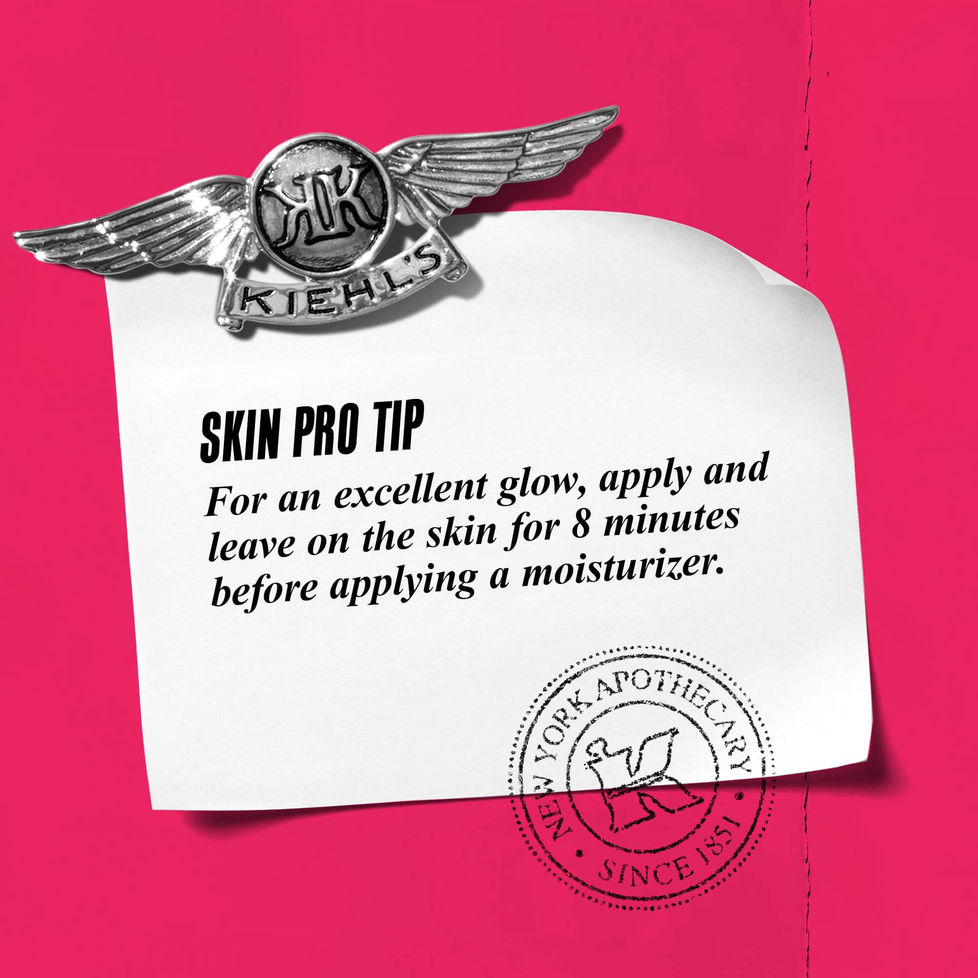 Graphique avec le texte : « Conseil d'expert : Pour un eclat excellent, appliquez et laissez poser sur la peau pendant 5 minutes avant d'appliquer une creme hydratante. »