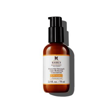 Un flacon de 75 ml de Powerful-Strength Line-Reducing Concentrate de Kiehl's sur fond blanc.