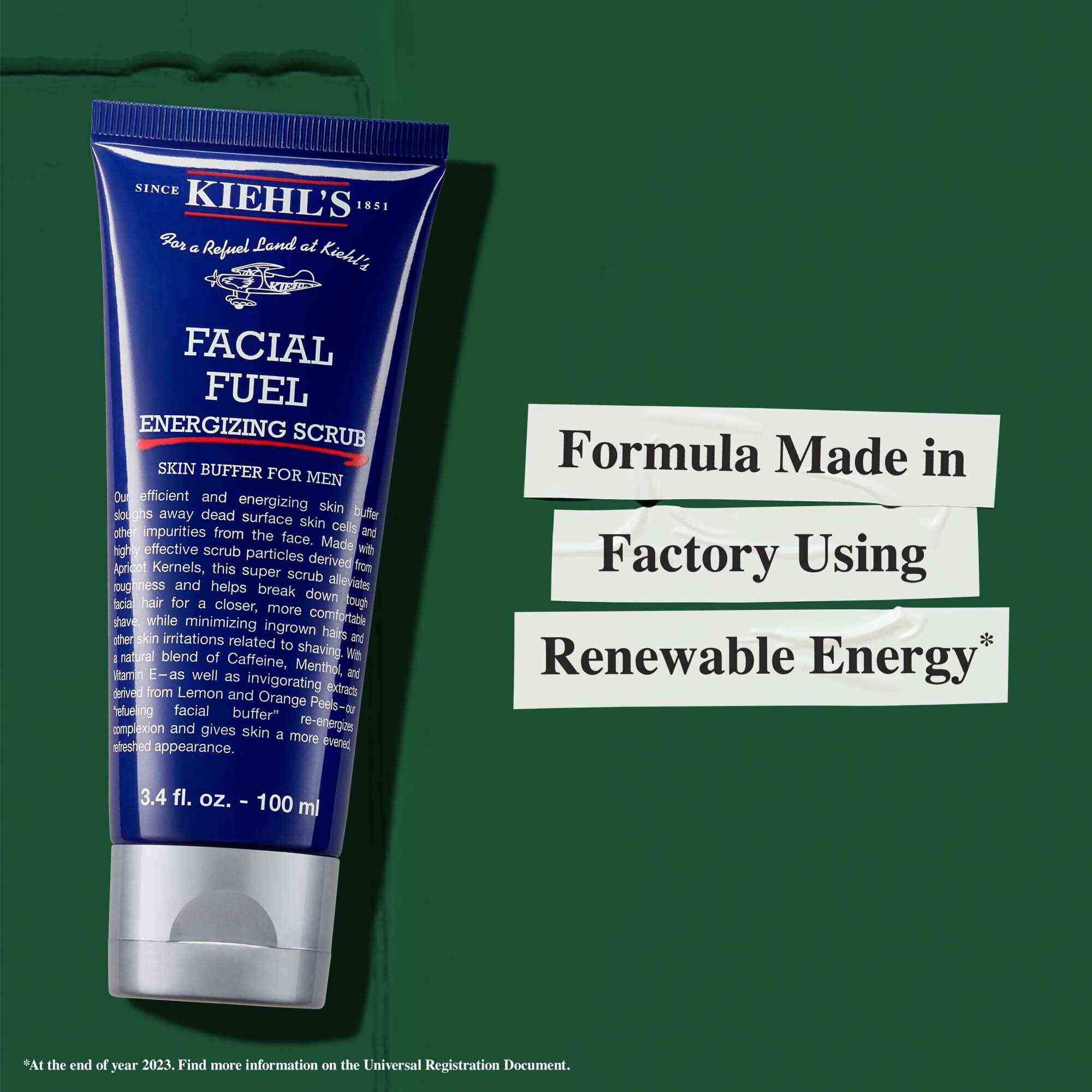 Tube Facial Fuel Energizing Scrub met tekst die duurzaamheid benadrukt: "Formule geproduceerd in een fabriek die hernieuwbare energie gebruikt."