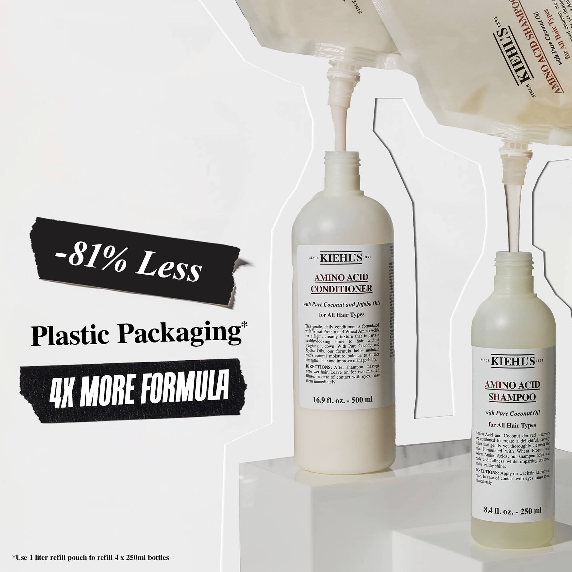 Bouteilles de shampoing et d'apres-shampoing Amino Acid de Kiehl's avec texte promotionnel soulignant 81 % de plastique en moins et 4 fois plus de formule.