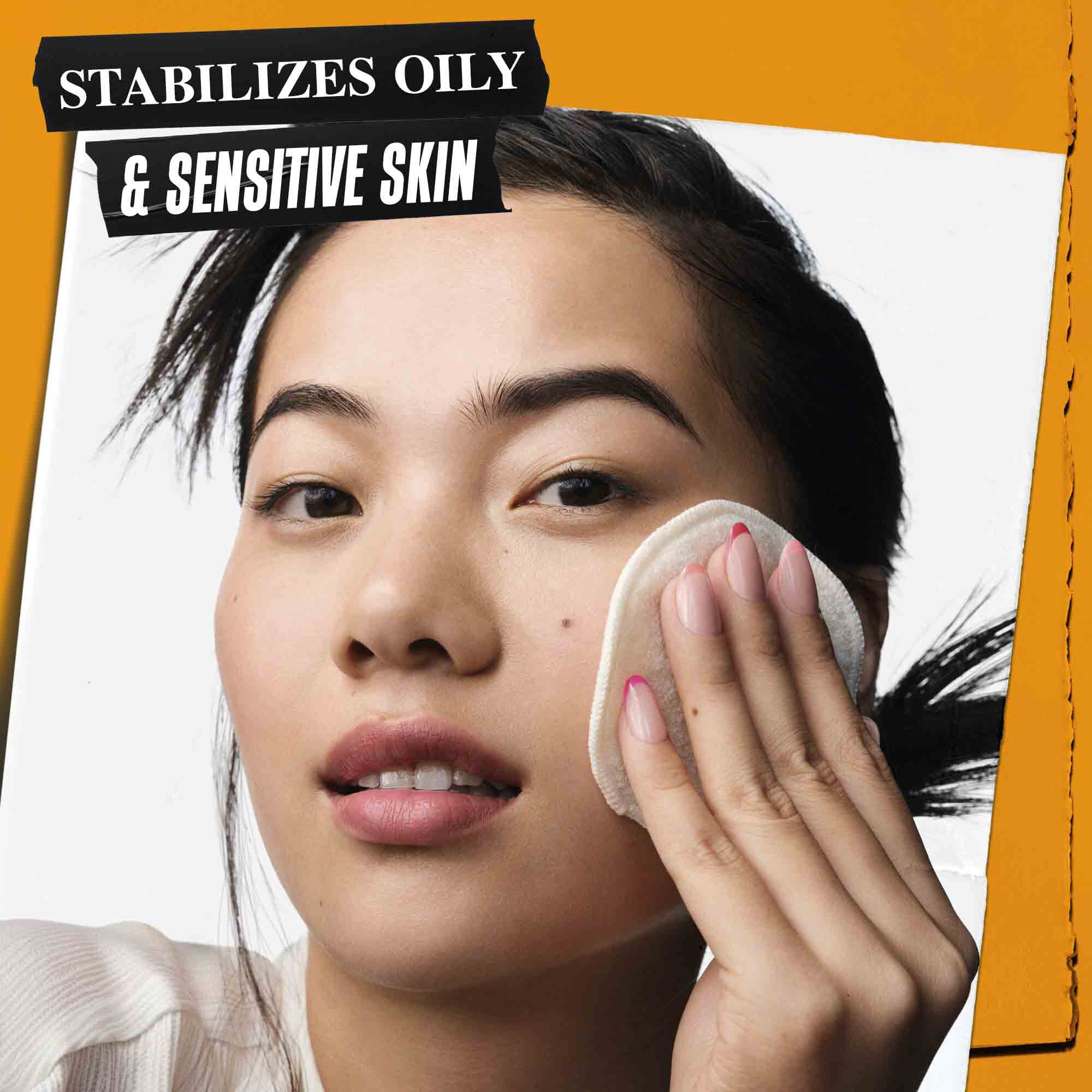 Une personne appliquant le tonique Calendula Herbal-Extract Toner sur sa peau. Le texte souligne sa capacite a stabiliser les peaux grasses et sensibles.