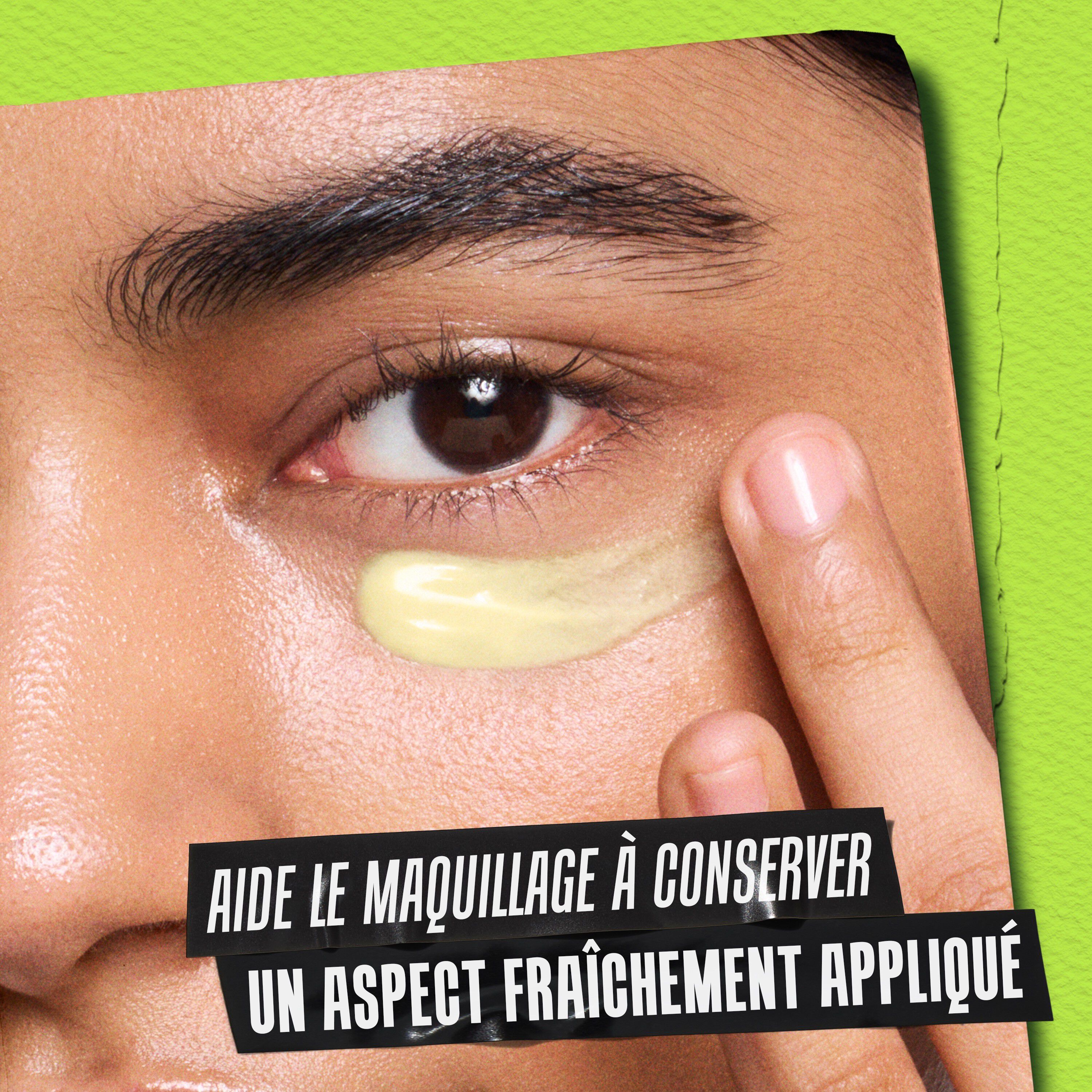 Le saviez-vous ? Chauffez la creme pour les yeux entre vos doigts pour la transformer en un eclat rafraichissant d'hydratation.
