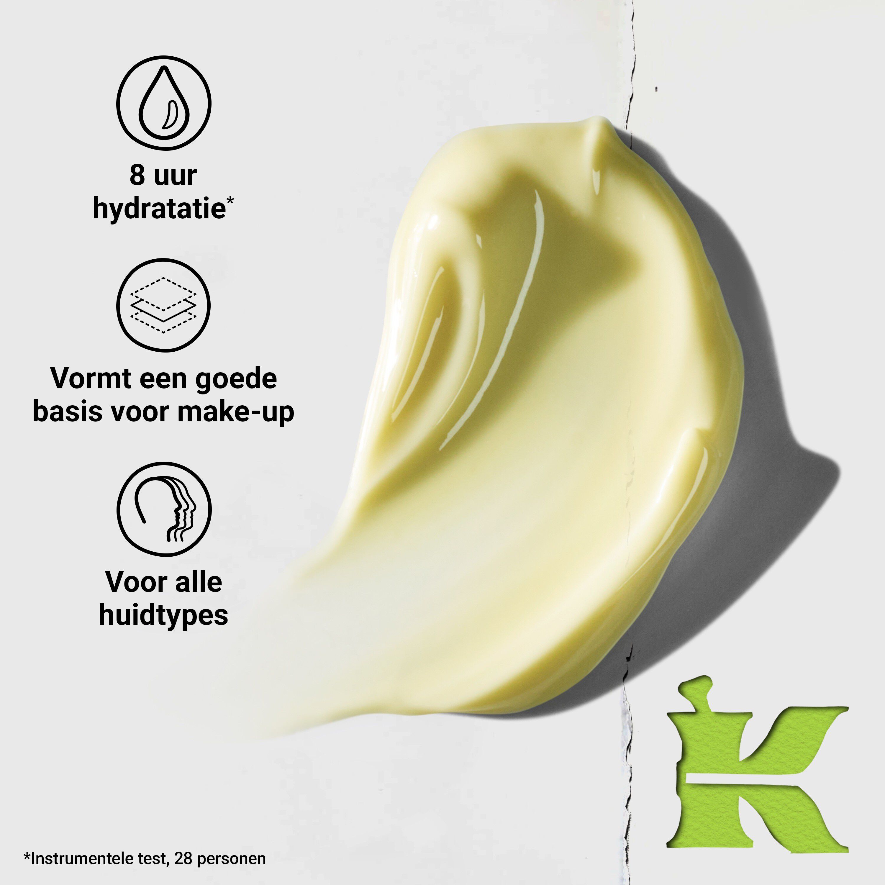 Knipogend model met een pot Kiehl's Creamy Eye Treatment with Avocado die een oog bedekt